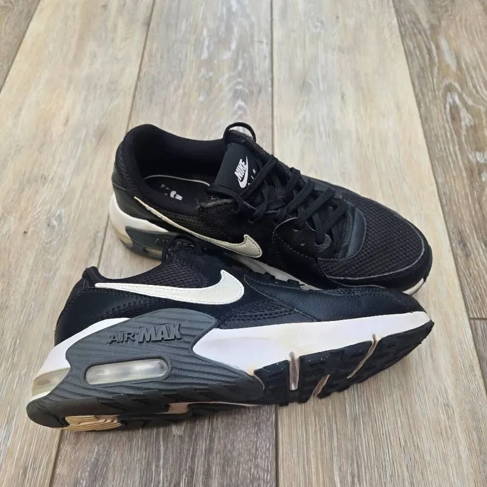 Nike Air Max Excee shoes black and white sneakers women's size 6.5 active